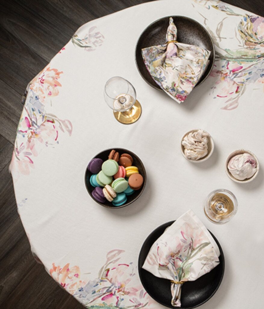 Decoflux_table_linen_Floral Sense Table Cloth (1)
